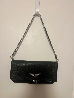 Zadig väska  - Zadig väska inte äkta, men bra Kvalitet inte någon repa eller så, hel och fin! 