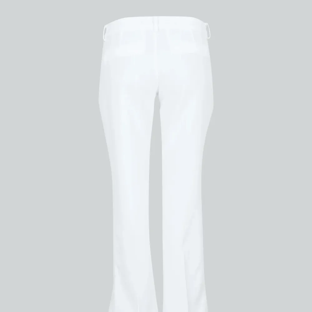 Säljer mina vita petite kostymbyxor från Bikbok i modellen Vera, storlek 36. Dem är aldrig använda och prislappen är kvar !!. Jeans & Byxor.