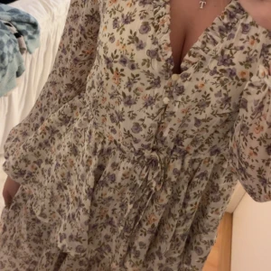 Klänning  - jättefin klänning från Vila, använd 1 gång, inga defekter 