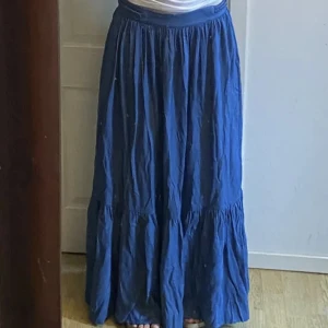 Långkjol - En så fin långkjol som jag tyvärr är lite för liten för mig i midjan, hör av er om ni är intresserade💖💖