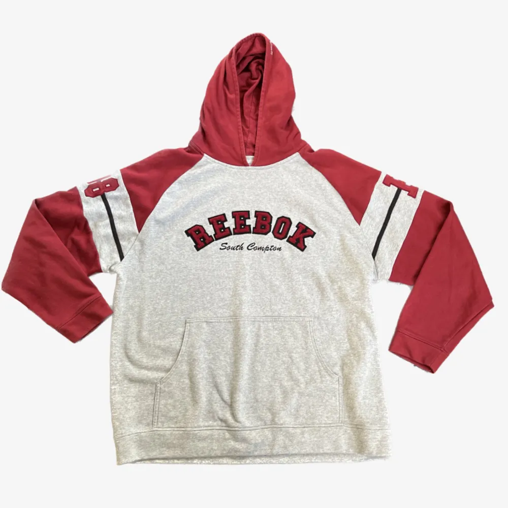 As det hoodie från Reebok! Så skön och vintage🌟 använt skick . Hoodies.