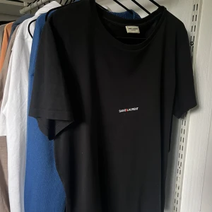 Saint Laurent  - Ysl t-shirt som ny, kvitto o allt finns. 