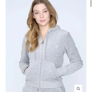 Juciy topp grå - Juciy topp grå kommer inte till andvändning längre❤️ helt okej skick😘