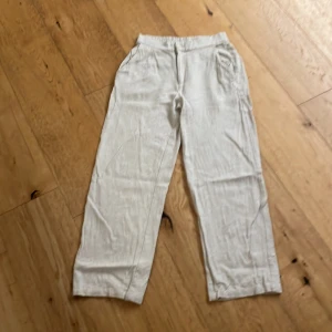 Linne byxor - Använda 2 gånger  Skick 10/10  Ny pris 800 Mitt pris 185