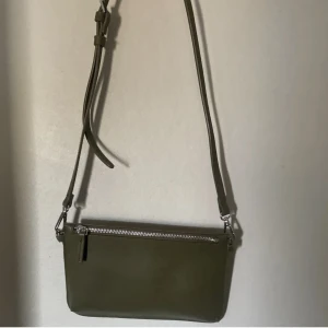 Kuvert väska från Carin Wester  - Nyskick, jättefin