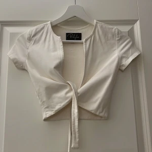 vit topp - använd endast till bild ✨