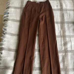 Kostymbyxor  - Snygga kostymbyxor från Madlady Storlek EU36, L32 Använd enstaka gång Nypris 699kr