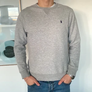 Ralph Lauren Tröja  - Tröja från Ralph Lauren - Storlek: S - tröjan är i väldigt fint skick - pris: 249 sek - nypris: 1399 sek