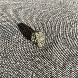 Större Pyrit - Ett rå pyritklump som glittrar så fint Längd är den ca 1,5 cm Köptes för 200kr