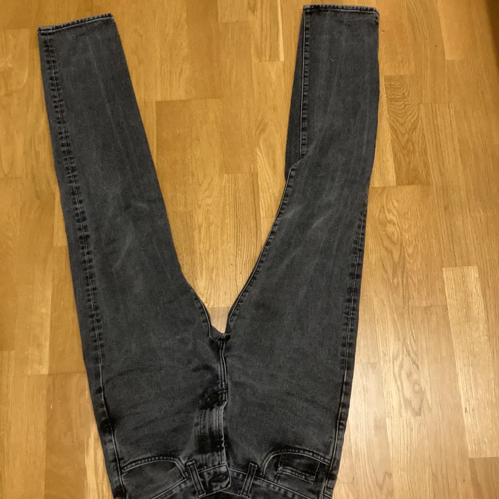 Ett par carhart jeans som jag är i riktigt bra skick inga skador.. Jeans & Byxor.