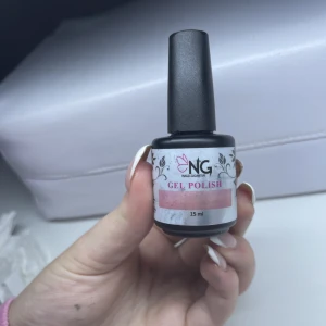 Gele  - Från nagelgiganten, jätte fin färg. Använd 1 gång!   50kr 