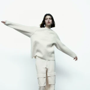 Tröja - Stickad tröja från zara, använd fåtal gånger. Skriv för mer bilder