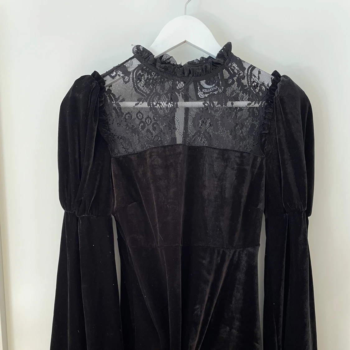 Svart sammetsklänning från killstar