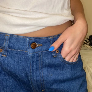 Blå jeans - Blå jeans med långa ben (är själv 173) 