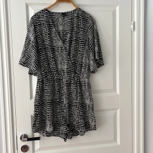 Jumpsuit  - Jumpsuit från Gina Tricot använd en gång bara! 