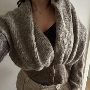 Italian wool and textile, made by wool. Perfect for autumn :) 