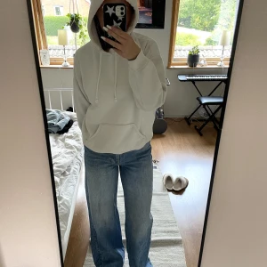 Blå jeans - Säljer dessa supersnygga ”perfect jeans” från Gina tricot😍bra skick!💞