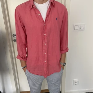 Linneskjorta - Ralph lauren linneskjorta Färg rosa Skick 9/10 Size M custom fit