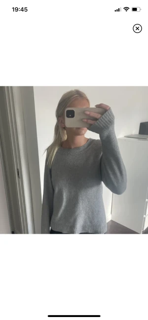 Stickad tröja - Grå stickad tröja ifrån vero Moda💗💗