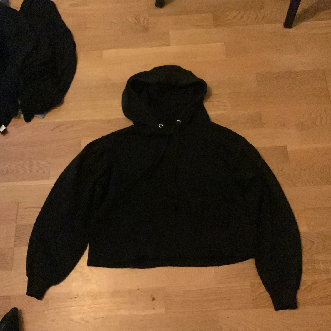 Fin Hoodie med puff ärmar
