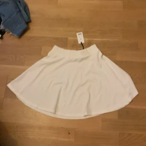 Fin kjol oanvänd - Fin kjol som är o använd