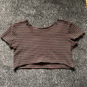 Randig babytee  - Croppad