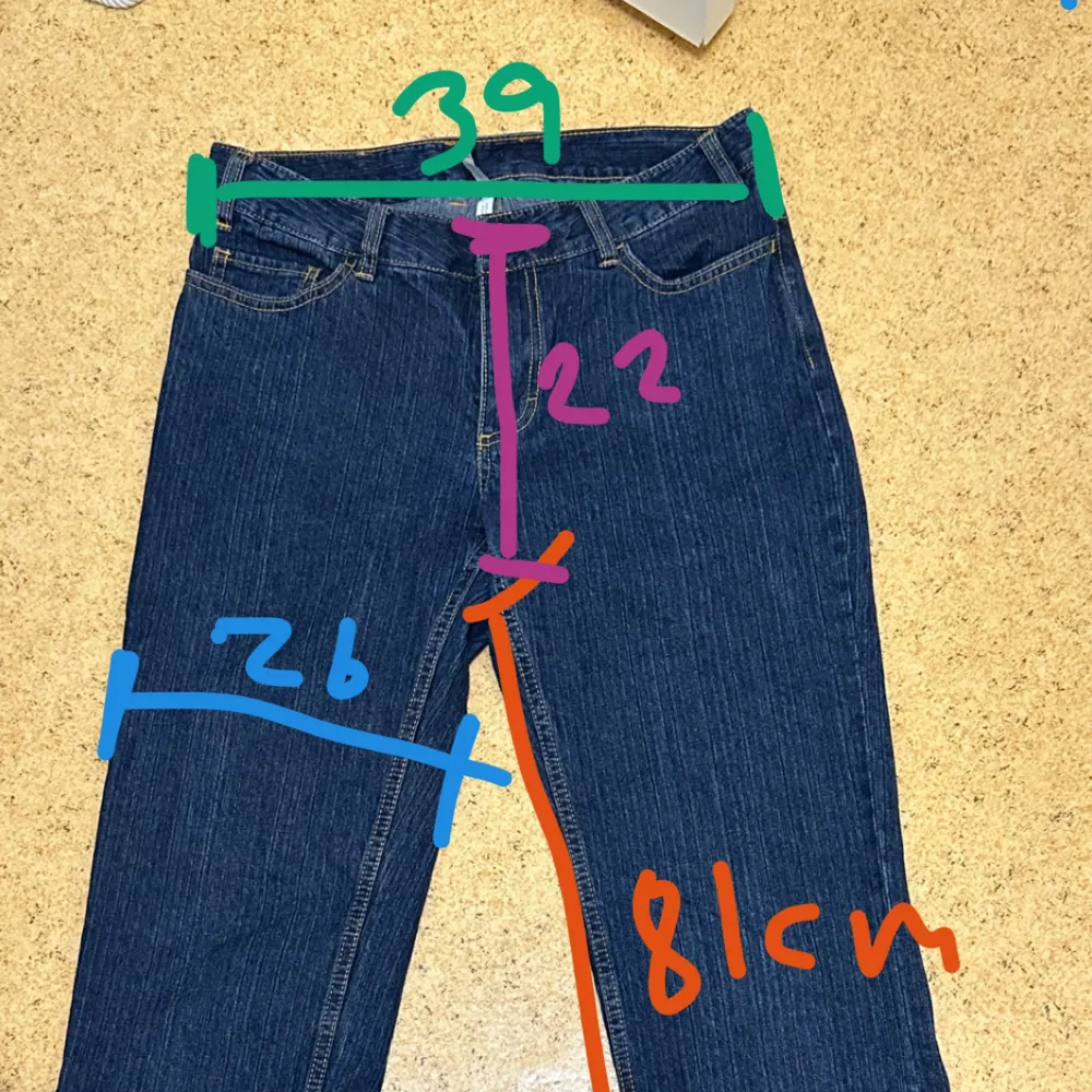”Midwaist” jeans i super skick, straightleg, kommer ej till användning . Jeans & Byxor.