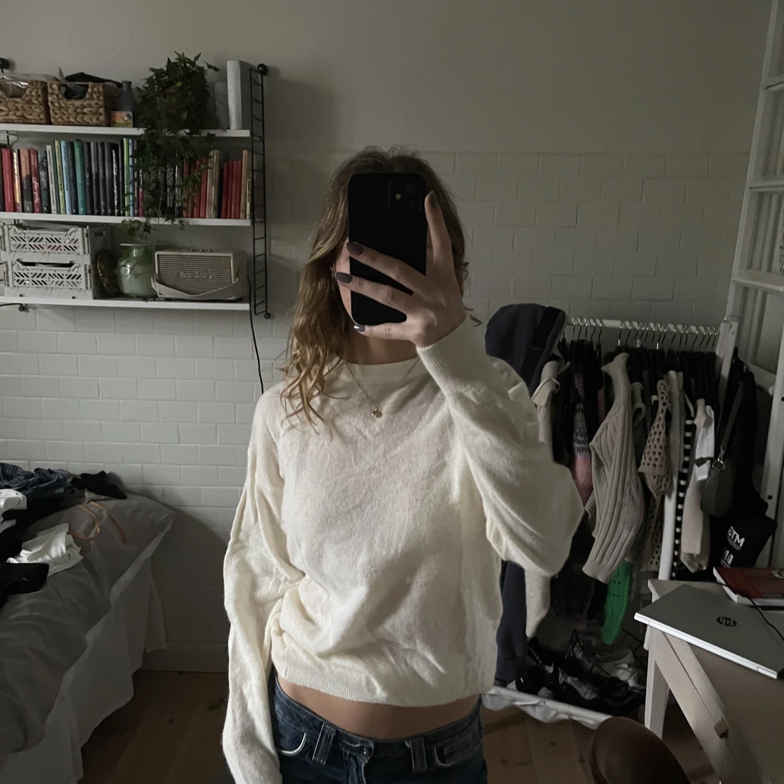 Vit stickad i angoraull