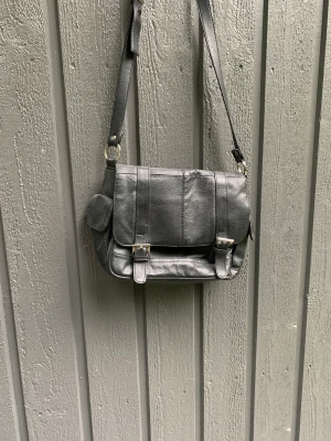 Svart väska - Svart läder väska