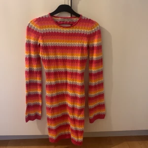 Kläning  - Super fin kläning från bershka som var jätte populär förra året. Klänningen är i storlek s, den är bara använd några få gånger så är i ett bra skick.  Kan frakta den! 