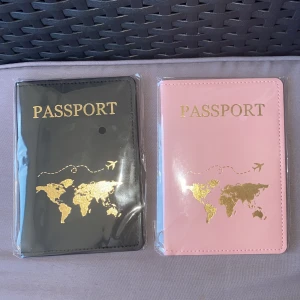 Passport fodral  - Passport fodral, Oöppnade, plasten är fortfarande på, mycket bra i skick, 190 kr st