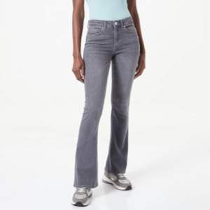 Ett par oanvända jeans från only ”onlblush mod flared”. Skriv för fler bilder (lånade bilder). Frakt ingår ej 💗