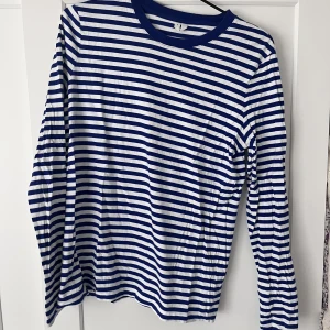 Långärmad t shirt arket  - Randig långärmad bomulls t shirt från arket. Knappt använd så superbra skick!✨