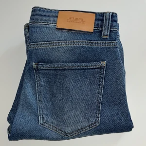 Jeans Just Junkies - Säljer dessa snygga och nästintill oanvända jeans då dem inte kommer till användning. Strlk 30/32. 