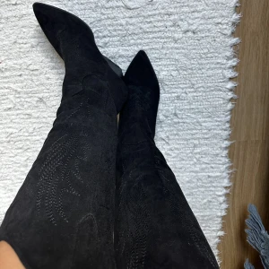 Stövlar  - Cowboy stövlar köpta i Spanien, storlek 39, aldrig använda