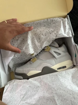 Jordan 4 Retro SE - Helt nya, oanvända. Storlek 42 Kan frakta och mötas upp, pris kan diskuteras vid snabb affär, kvitto finns också🙏🏼