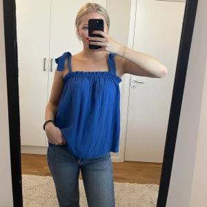 Topp - Blå topp. Storlek xs/s. 100kr+frakt