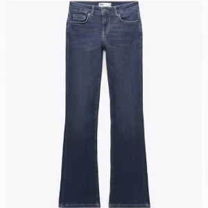 Zara jeans  - Säljer dess jeans ifrån zara eftersom dom e för små för mig, använda en gång så därför i nyskick!❤️