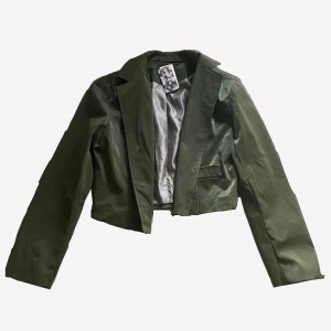 Läderjacka  - Olivgrön läder jacka som jag aldrig har använt🧚🏻‍♂️🧚🏻‍♂️