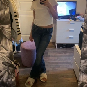 Diesel jeans  - Lågmidjade jeans från diesel. Passar mig som brukar ha storlek 36 🙌 köp direkt för 450 kr