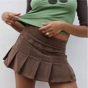 Brun mini kjol från urban outfitters 👜