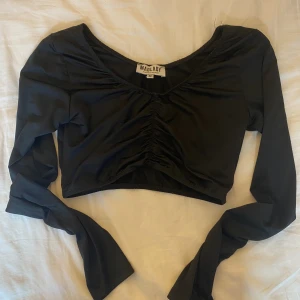Långärmad topp - Storlek M men skulle säga att den är liten i storleken.  