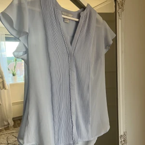 blus - fin blå blus