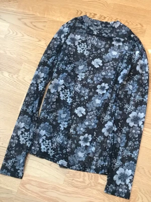 Topp från na-kd - Transparent topp från na-kd, bra skick.