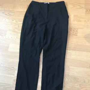 Raka byxor - Raka byxor från h&m, säljer pga för små.