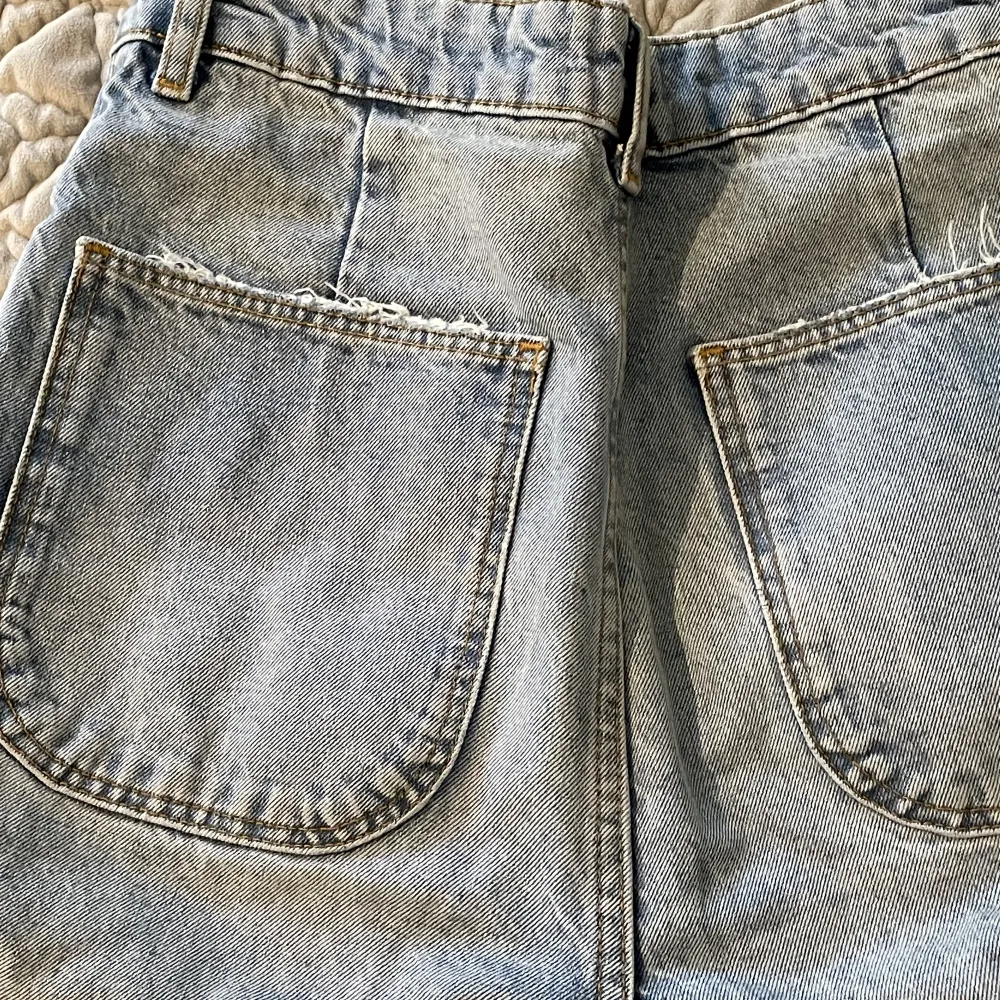 Blå jeans från zara! Använda :). Jeans & Byxor.