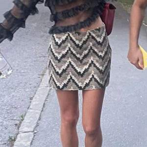Glittrig kjol i ”missoni” mönster!! Finns ej att köpa längre