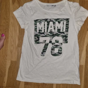 T-shirt barn - Från lager 157 Köpare betalar frakt 