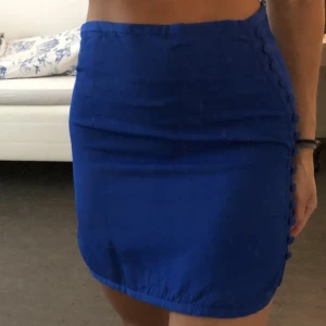 Zara kjol  - Säljer kjol som endast är använd en gång, säljer då den inte kommer till användning. Köpt för 399 kr. 