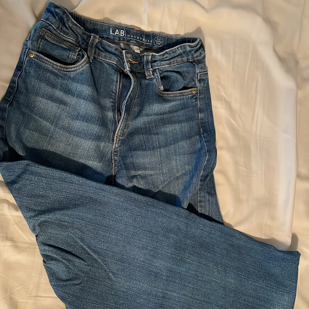 Jeans som går att spänna in knappt använda. Jeans & Byxor.